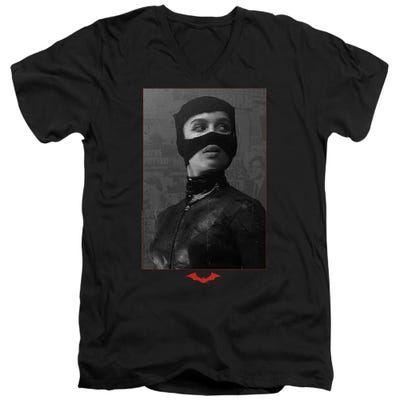 THE BATMAN 2022 CATWOMAN WORN PORTRAIT V-Neck T-Shirt